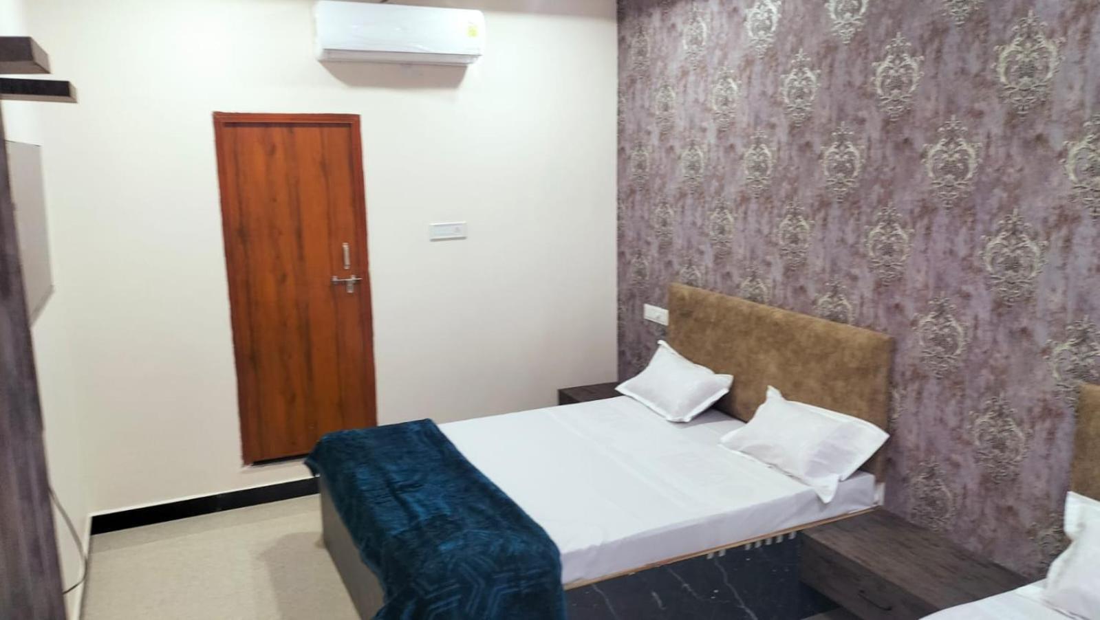 Hotel Somnath Inn Удджайн Экстерьер фото