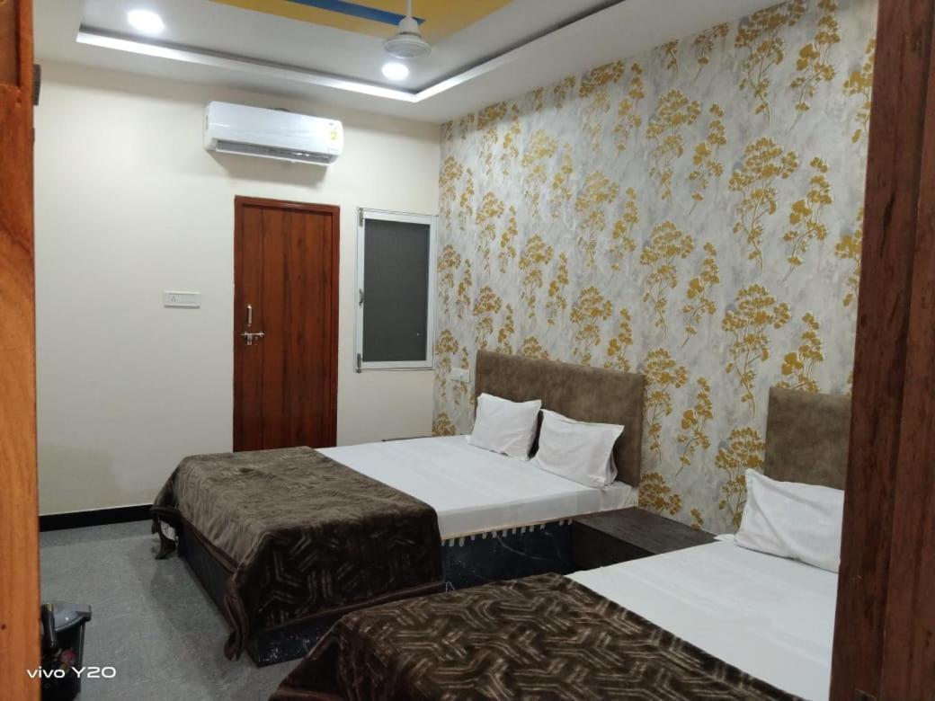 Hotel Somnath Inn Удджайн Экстерьер фото