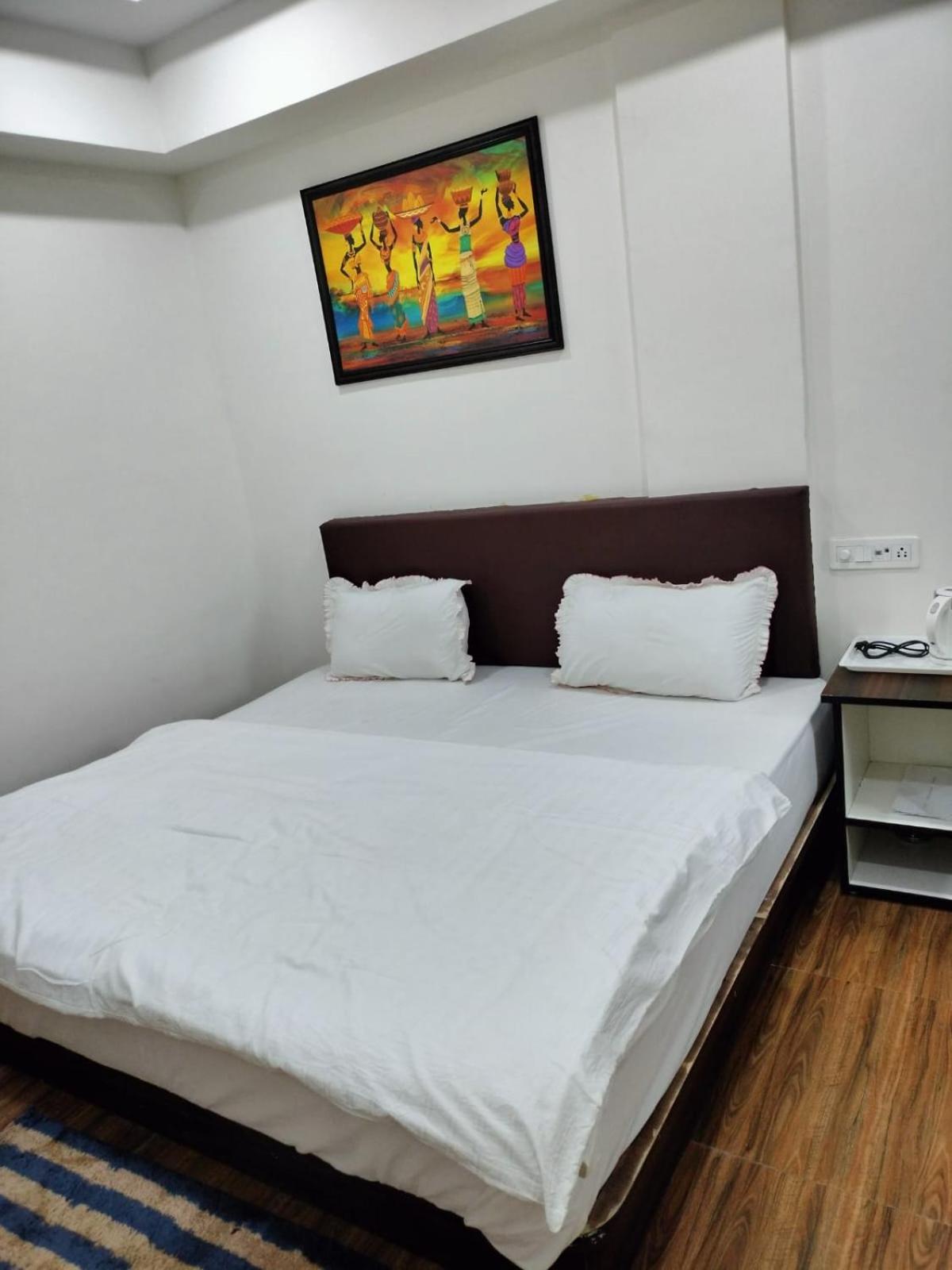 Hotel Somnath Inn Удджайн Экстерьер фото
